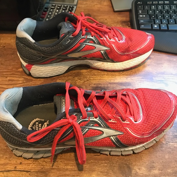 Brooks running shoes red - Picture 3 of 3